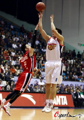 许多牌手仍 许多牌手仍